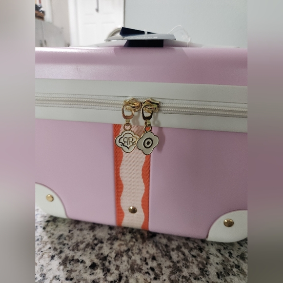 Roller Rabbit + Target Vanity Case - Picture 3 of 6